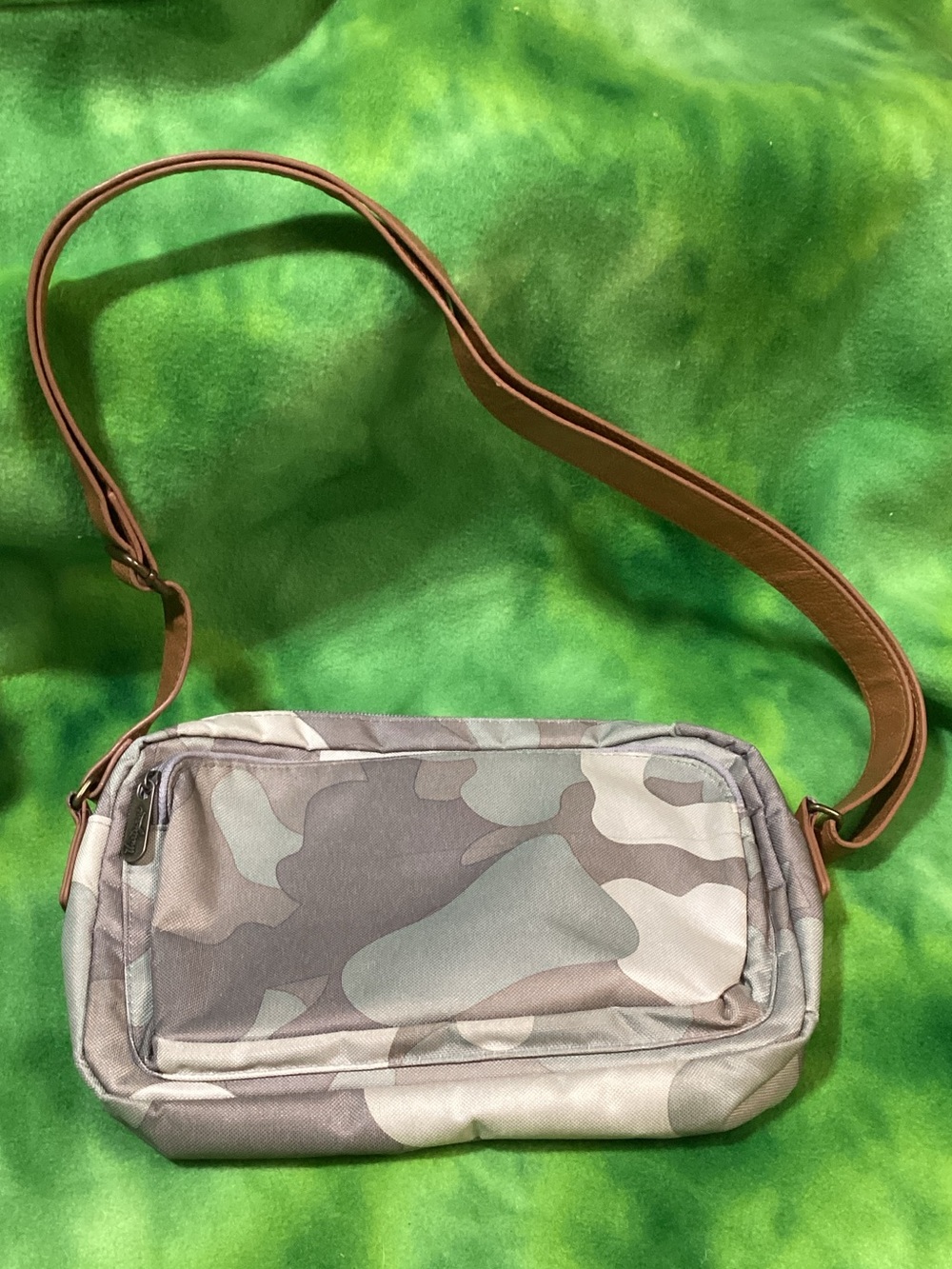 thirty-one Camouflage Crossbody Bag Brown Adjustable Strap Great Travel Size